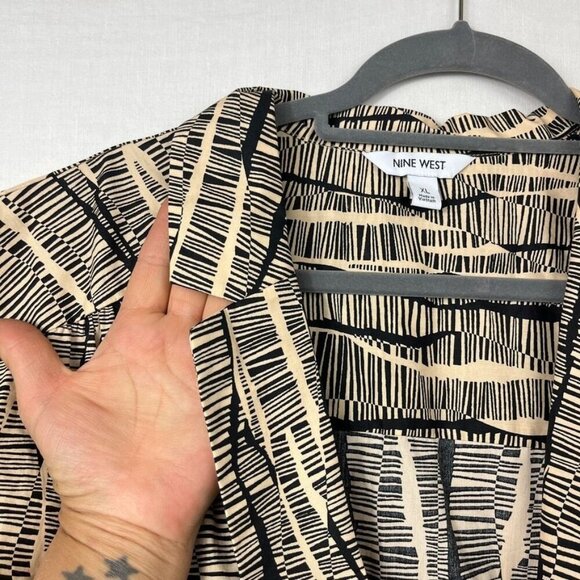 Nine‎ West Short Sleeve Wrap Blouse Womens XL Boho Office Funky Abstract - Picture 3 of 10